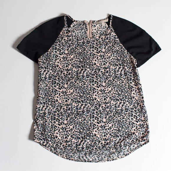 Banana Republic Blush Pink Cheetah Print Short Sleeve Dress Shirt (Size XS) - Picture 1 of 1